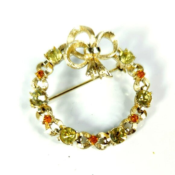 Vintage Coro Gold Tone Wreath Brooch & Clip-On Earrings Set With Rhinestones - Picture 2 of 7